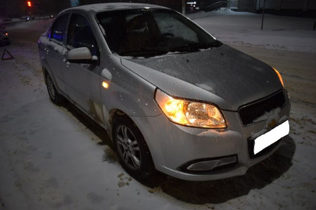 В Ухте на ул.Интернациональная водитель Chevrolet сбил женщину